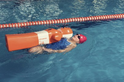 girl performing a water rescue with a manikin