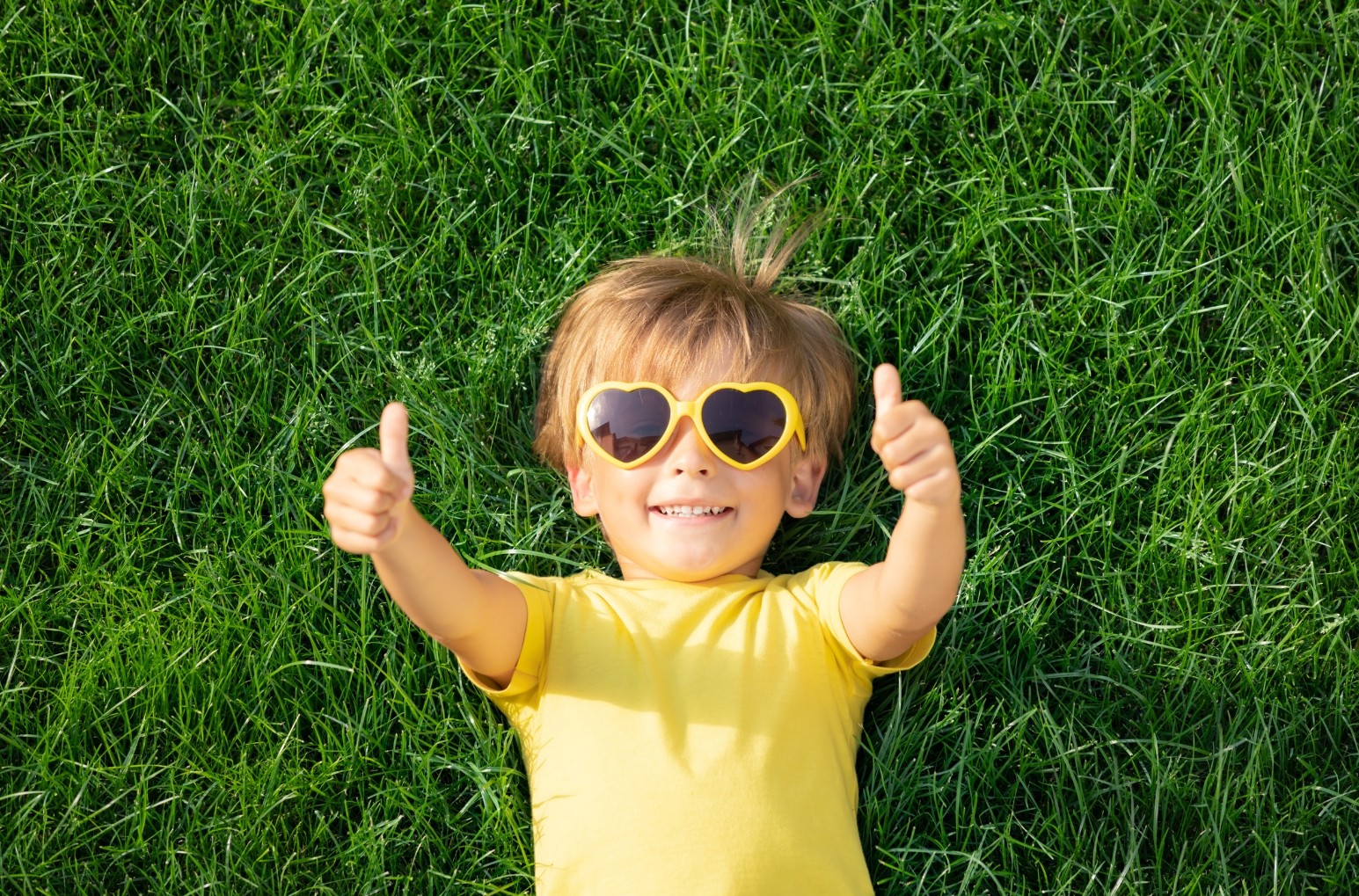 kid giving two thumbs up